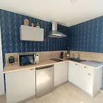 Independant La Tour Des Tuileries