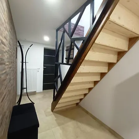 Independant La Tour Des Tuileries