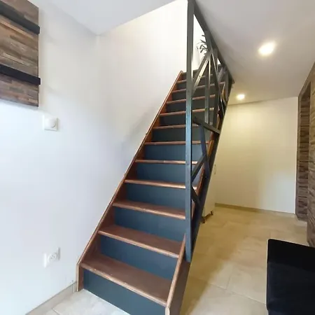 Independant La Tour Des Tuileries *