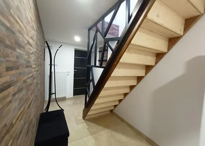 Independant La Tour Des Tuileries