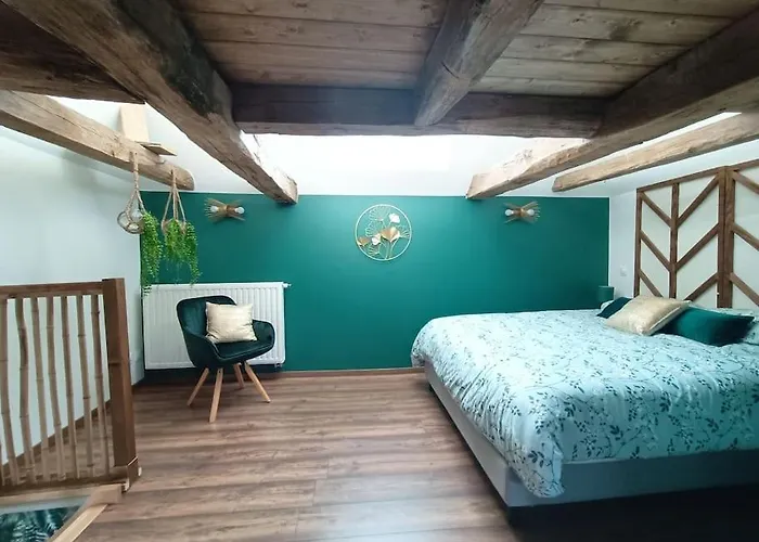 Independant La Tour Des Tuileries *