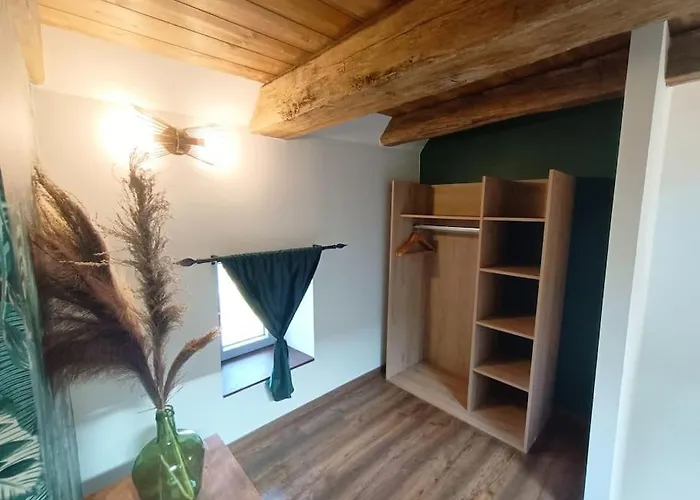 Independant La Tour Des Tuileries