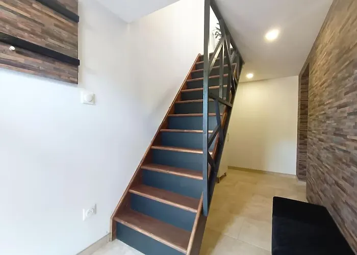 Independant La Tour Des Tuileries *